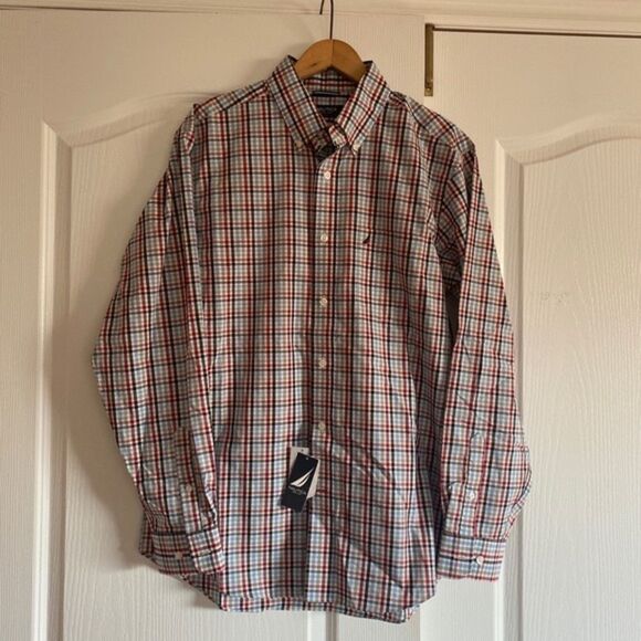 NAUTICA NWT Classic Fit - Wrinkle Resistant Men’s Long Sleeve Shirt - Picture 2 of 8